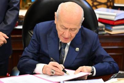 BAHÇELİ'DEN "MİLLİ DAYANIŞMA" KANUN TEKLİFİNE İMZA