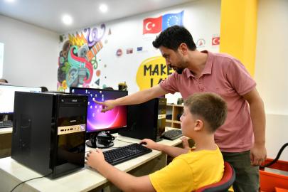 ÇOCUKLAR ROBOTLARLA GELECEĞİ KODLAYACAK