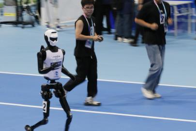 İNSANIN YERİNİ ROBOTLAR MI ALIYOR