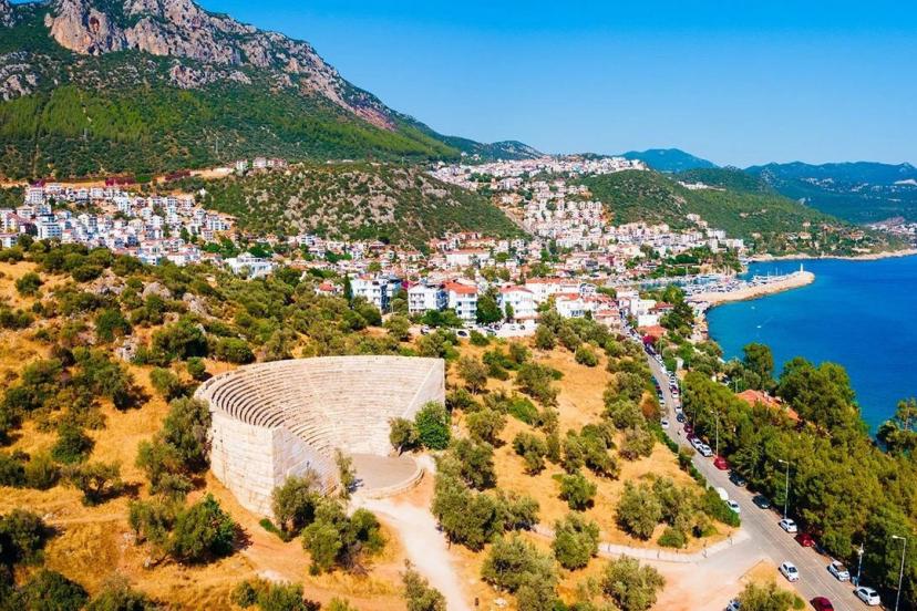 KAŞ’TA 85 BİN HEKTARLIK SİT KARARI GERİ ÇEKİLDİ