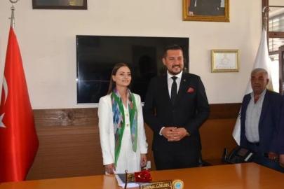 KORKUTELİ’DE ÇAYIRDA İLGİNÇ KARŞILAŞMA