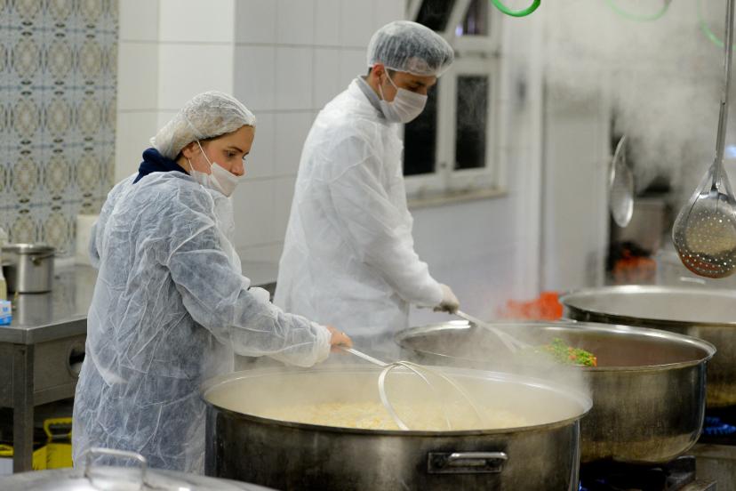 MURATPAŞA’DA SOFRALAR BOŞ KALMIYOR