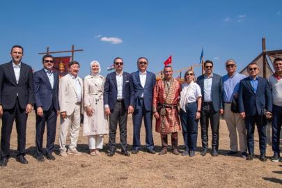 TÜRK DÜNYASI MACARİSTAN’DA BULUŞTU