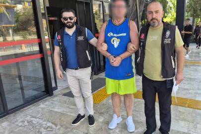 ALANYA’DA BAYRAK OLAYINDA İNGİLİZ TURİST TUTUKLANDI