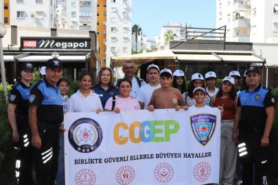ANTALYA’DA BAŞARILI ÖĞRENCİLERE POLİSTEN ÖZEL ETKİNLİK