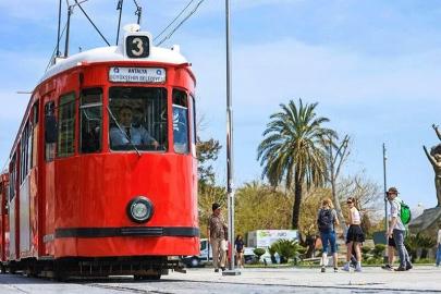 ANTALYA’DA NOSTALJİ TRAMVAYI İÇİN GERİ DÖNÜŞ ÇAĞRISI