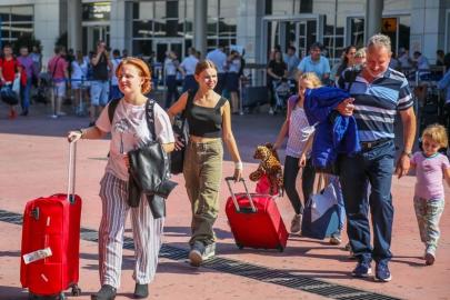 ANTALYA’DA TURİZM SEZONU UZUYOR: GÖZLER EYLÜL VE EKİM’DE
