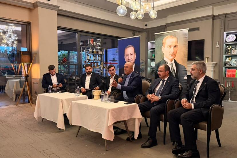 ÇAVUŞOĞLU ATAŞEHİR’DE GENÇLERLE BULUŞTU