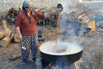 İBRADI’DA PEKMEZ KAZANLARI YANDI! KİLOSU 500 TL