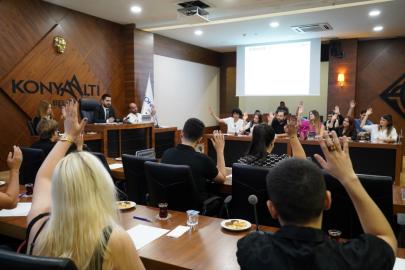 KONYAALTI GENÇLİK MECLİSİNDEN SALDIRIYA KINAMA