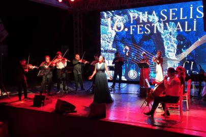 PHASELİS’TE 2 BİN 700 YILLIK TARİHLE SANAT BULUŞTU