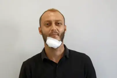 SERİK’TE GÜRÜLTÜ TARTIŞMASI SOPALI SALDIRIYA DÖNÜŞTÜ