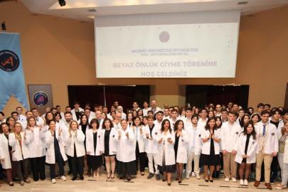 AKDENİZ ÜNİVERSİTESİ’NDE HEKİMLİĞE İLK ADIM