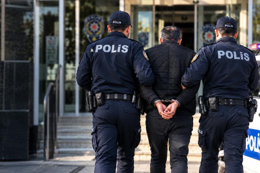 ALANYA’DA 68 YILLIK CEZAYLA ARANAN FİRARİ YAKALANDI