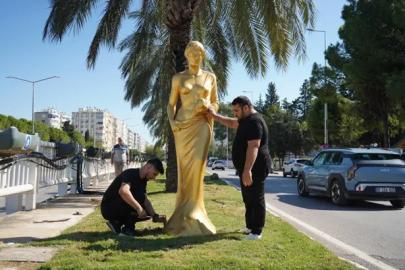 ALTIN PORTAKAL’IN VENÜSLERİ ANTALYA’YI SÜSLEMEYE BAŞLADI
