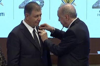 CEMİL TUGAY AK PARTİ’YE KATILDI: ROZETİNİ ERDOĞAN TAKTI