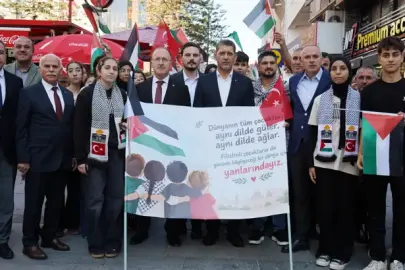 GAZZE İÇİN ANTALYA’DA BİNLERCE ÖĞRENCİ SESSİZCE YÜRÜDÜ