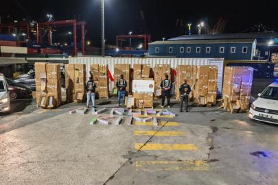 İSTANBUL'DA KAÇAKÇILARA TARİHİ DARBE 310 MİLYONLUK ELEKTRONİK SİGARA ELE GEÇİRİLDİ