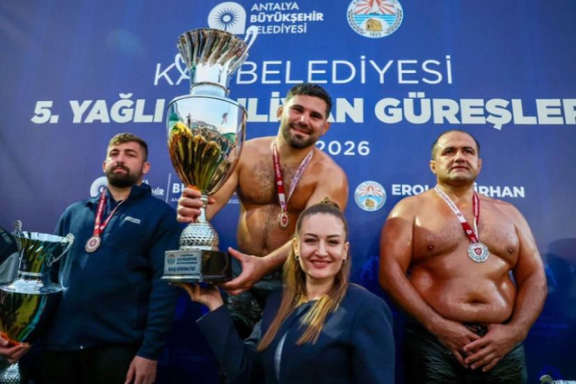 KAŞ’TA ER MEYDANININ ZİRVESİ ERKAN TAŞ’IN OLDU