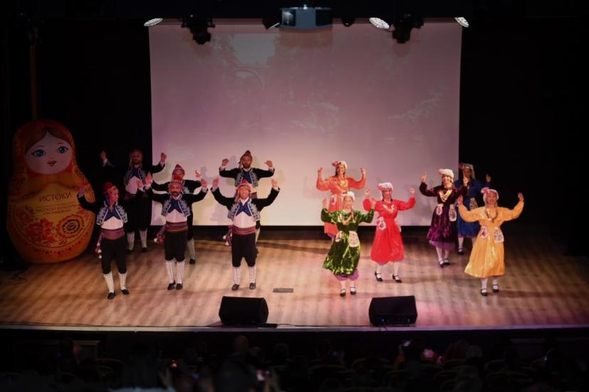 KONYAALTI’NDA RUS-TÜRK DOSTLUĞU AYNI SAHNEDE BULUŞTU