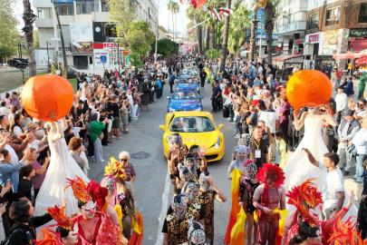 SİNEMA YILDIZLARI ALTIN PORTAKAL KORTEJİNDE