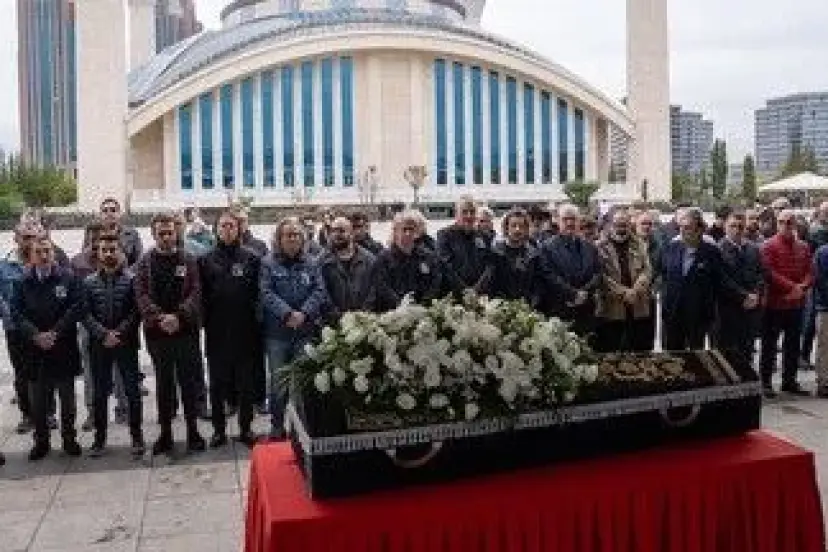 TÜRK MÜZİĞİNİN EFSANE SESİ ALPAY’A VEDA