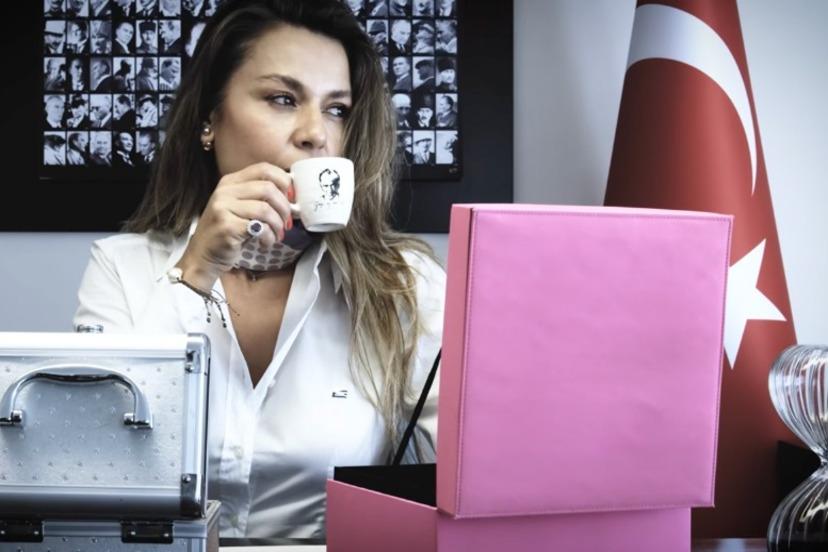 YELİZ GÜL  ‘SON UYARI’ İLE KAMERA KARŞISINDA